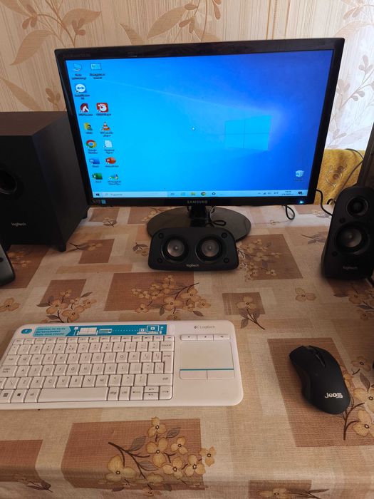 Компютър + монитор с всякаква нужна периферия!