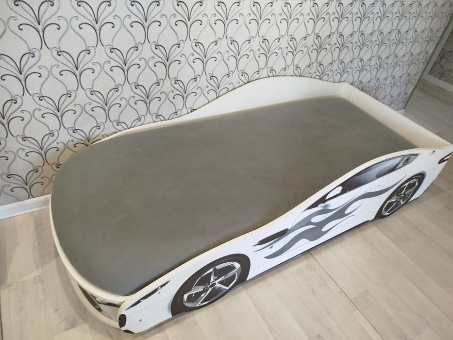 Продам кровать-машинку в отличном состоянии