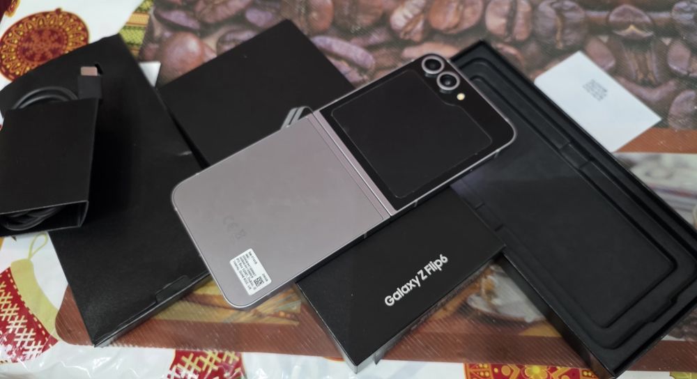 Смартфон Samsung Galaxy Z Flip6, 12GB RAM, 256GB, 5G, Silver Shadow