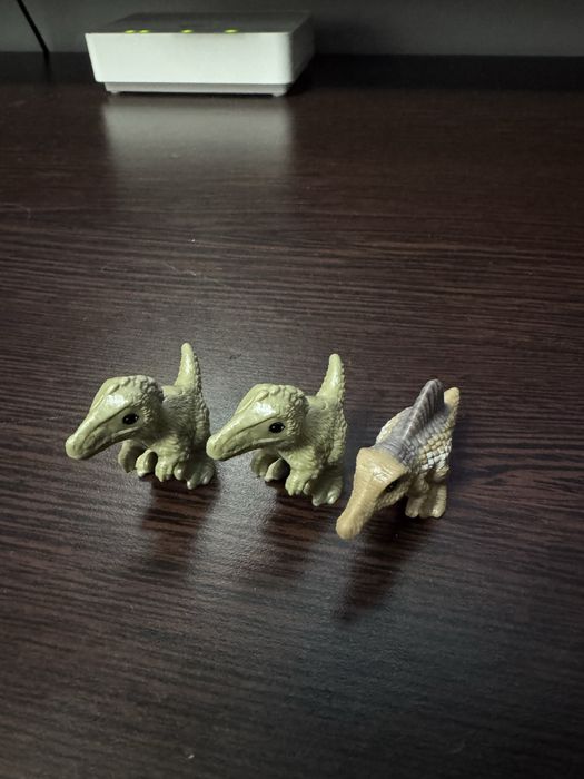 3 dinozauri kinder