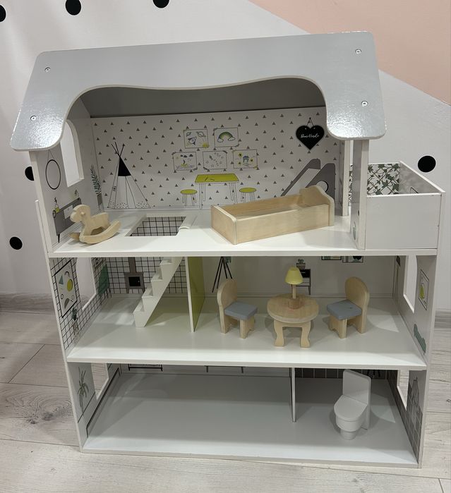 Дървена къща за кукли