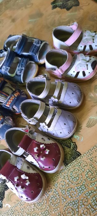Продам туфли новые для девочек. Летние сандалии.