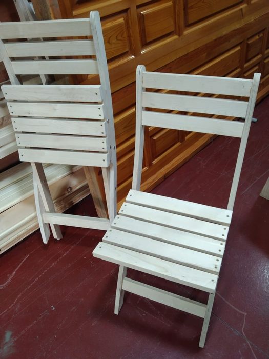 Продам столик раскладывающийся и стул.