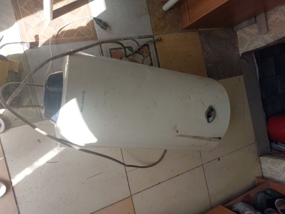 Бойлер Аристон 100л