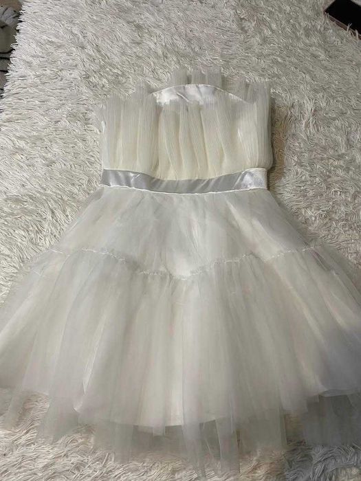 Бяла, кокетна рокля/ размер-S