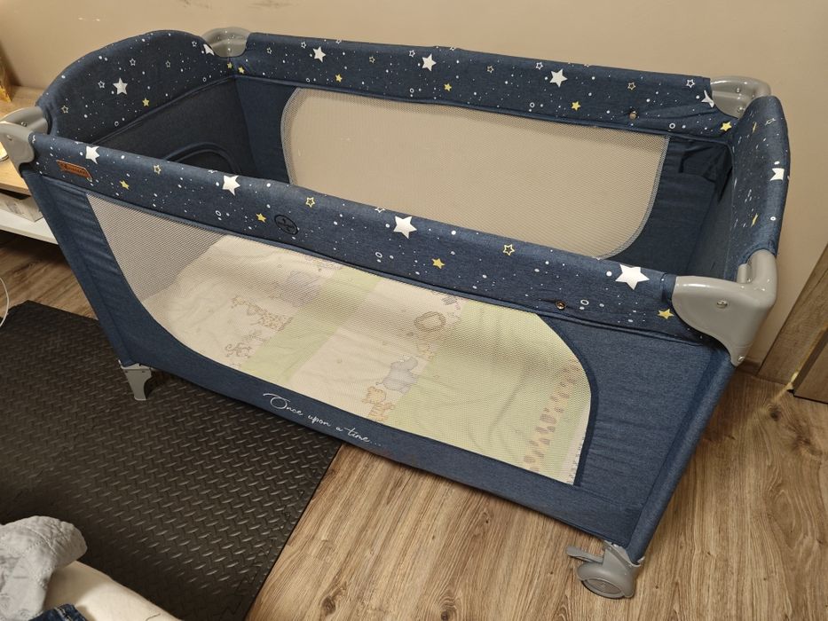 Сгъваема кошара и матрак към нея