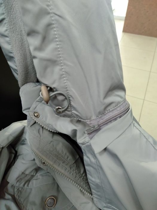 Куртка демисезонная серая 9-12 лет.