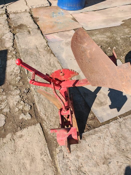 Plug reversibil pentru motocultor.