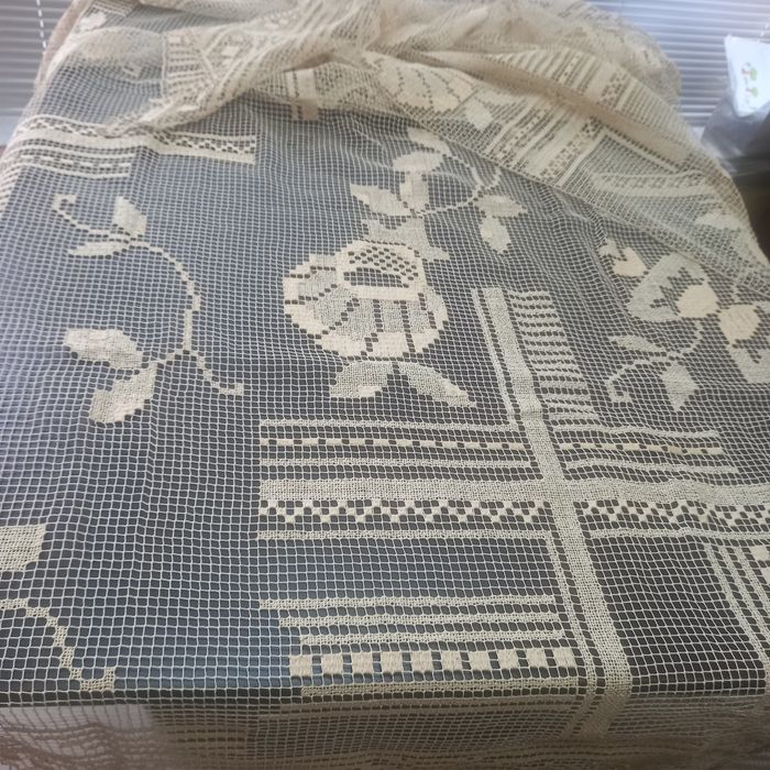 Плетена покривка за маса