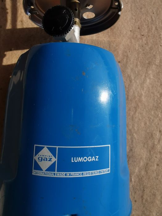 Petromax pe butelie de gaz.
