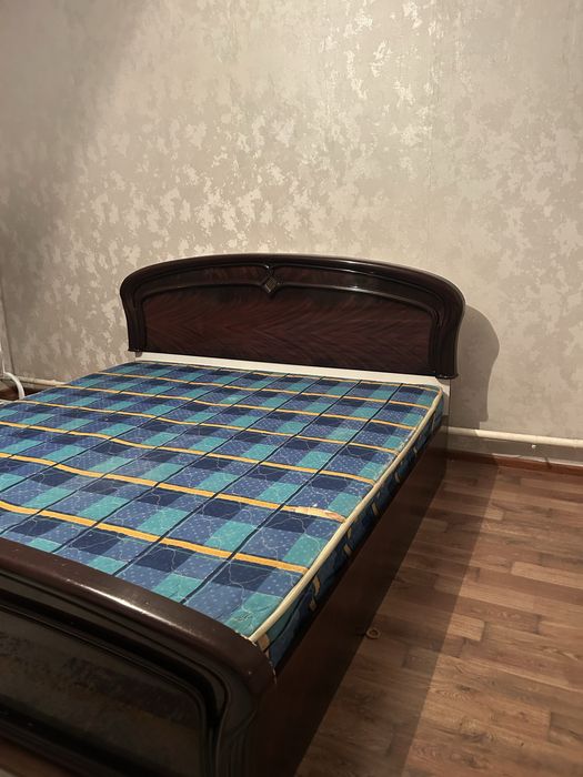 Кровать с матрасом