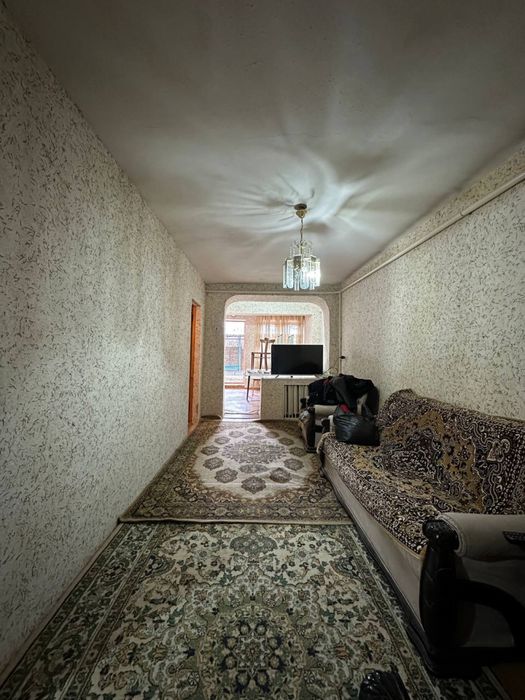 Продаётся 4 комнатная квартира на Юнусабаде