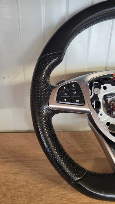 Продавам волан за MERCEDES AMG W205 W213 CLS  CLA 2015-2019