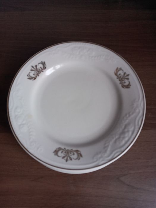 Продам набор тарелок.