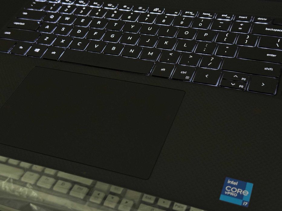 DELL Precision 5760 Core i7-11850H RTX A3000 6gb ram 16 gb SSD 512Gb