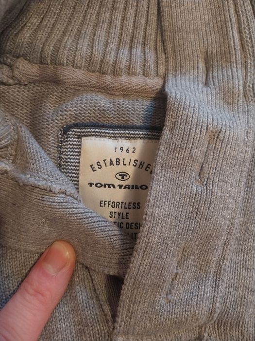 Пуловери от добри марки.