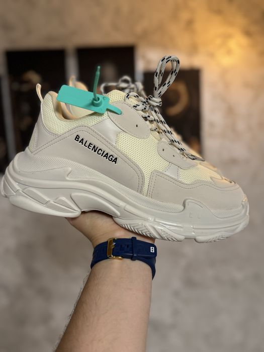 Adidasi Barbati Balenciaga Triple S Crem!