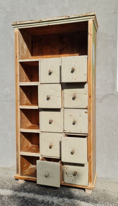 Mobila-dulap cu multe sertare din lemn.Vintage