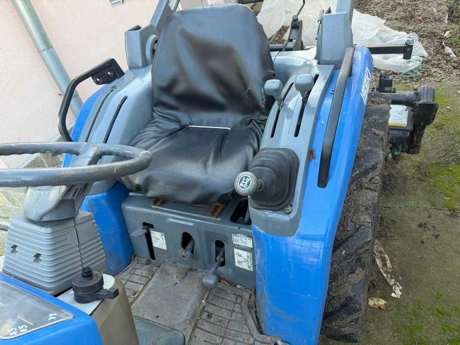 Продавам японски трактор Iseki SIAL 223 с документи и фреза (4x4)