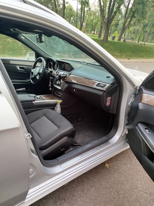 Mercedes Benz e 220 170 cp 2015