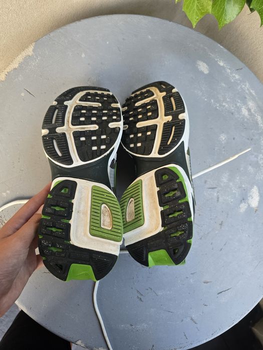 Обувки  Nike V2K