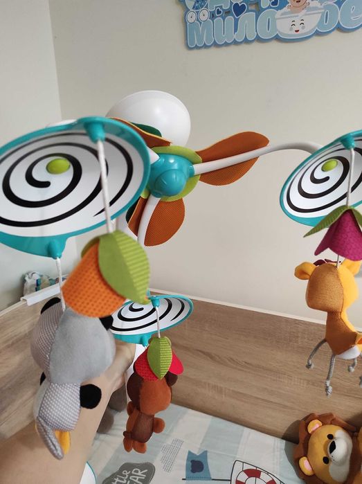 Музикална въртележка "Into the Forest" на Tiny Love