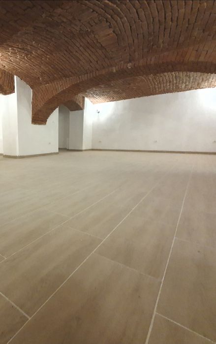 Spatiu la demisol frumos imobil istoric reabilitat zona Traian, Neptun