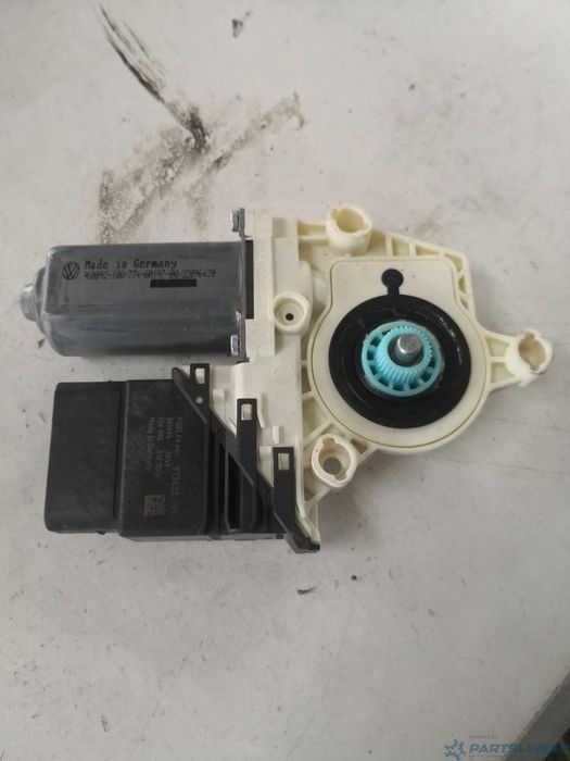 Motoras Macara Geam Dreapta Spate Volkswagen Passat (3C2) [ 2005 - 2010 ] Oem 981678112
