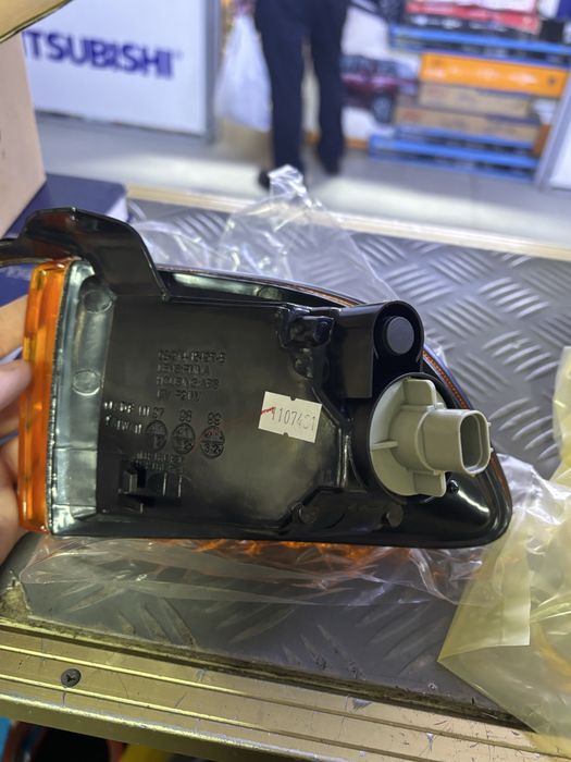 Поворотник митсубиси галант акула