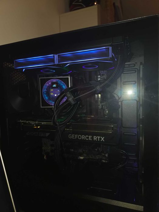 Sistem PC gaming complet