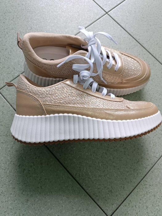 Продавам маратонки