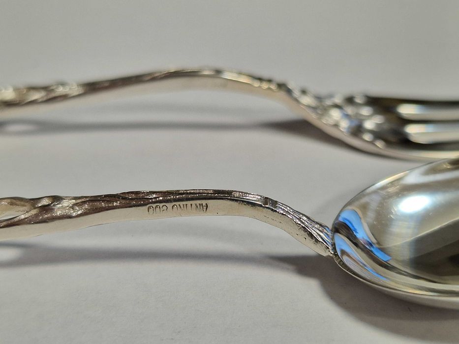 Сребърен комплект прибори