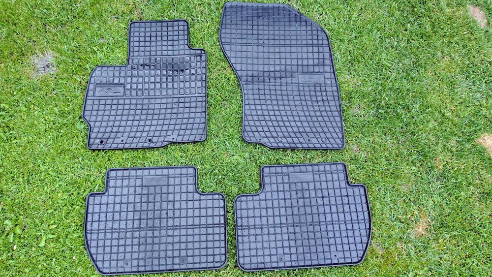 Гумени стелки на Frogum серия El Toro за Citroen C-Crosser, Mitsubishi Outlander, Peugeot 4007 2007-2012, 4 части, черни