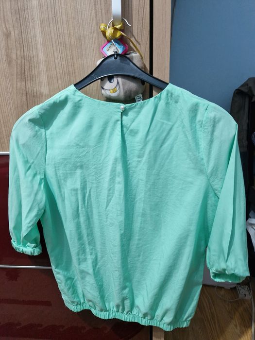 Bluza mint  elegantă cu  accesoriu din  mărgele Atmosphere,mărimea 38.