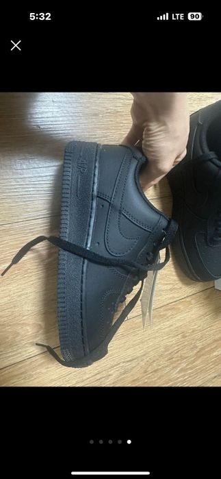 Продам кроссовки в оригинале