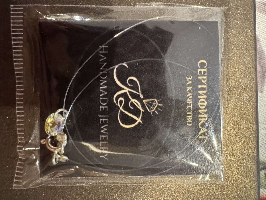 Колие с камък Svarovski на корда