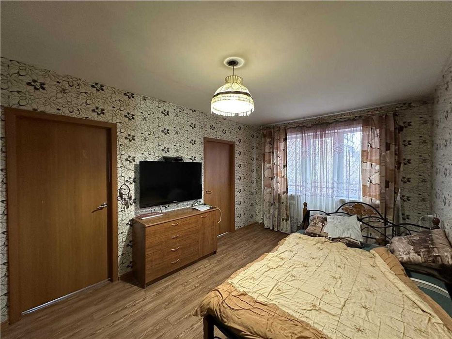 -Продам 3 комн на 7 микрорайоне.  Теплая!