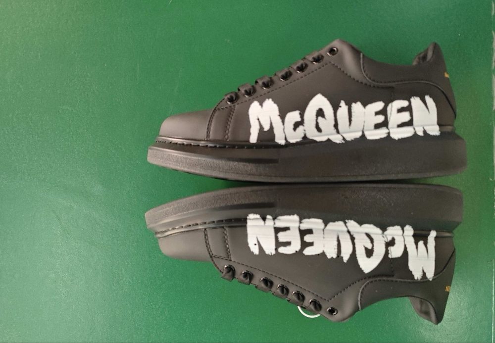 Se vinde Alexander Mcqueen