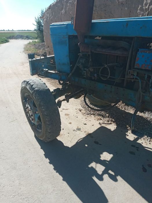 Traktor va kosilka sotiladi