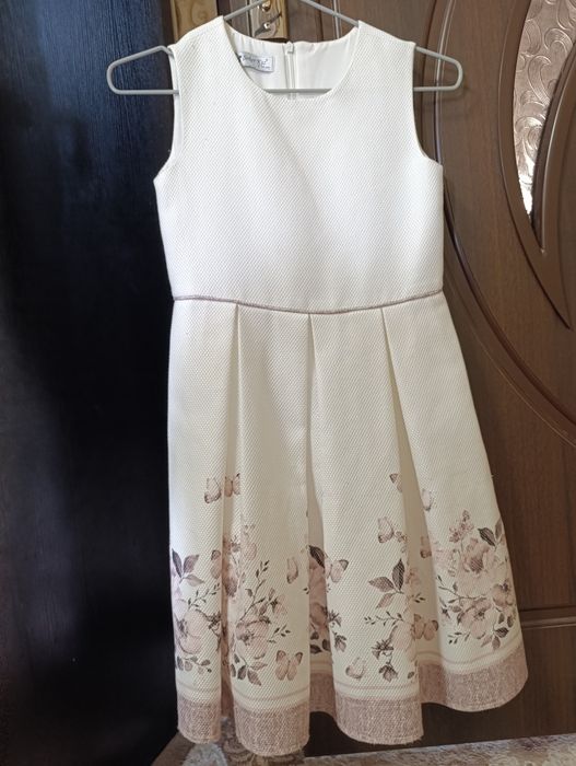 Продаётся платье с пиджаком.