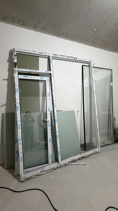 Пластиковые окна с дверью Veka