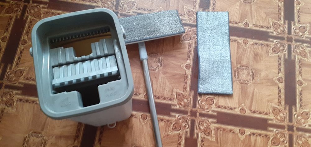 Ведро с шваброй,решётка для ванны