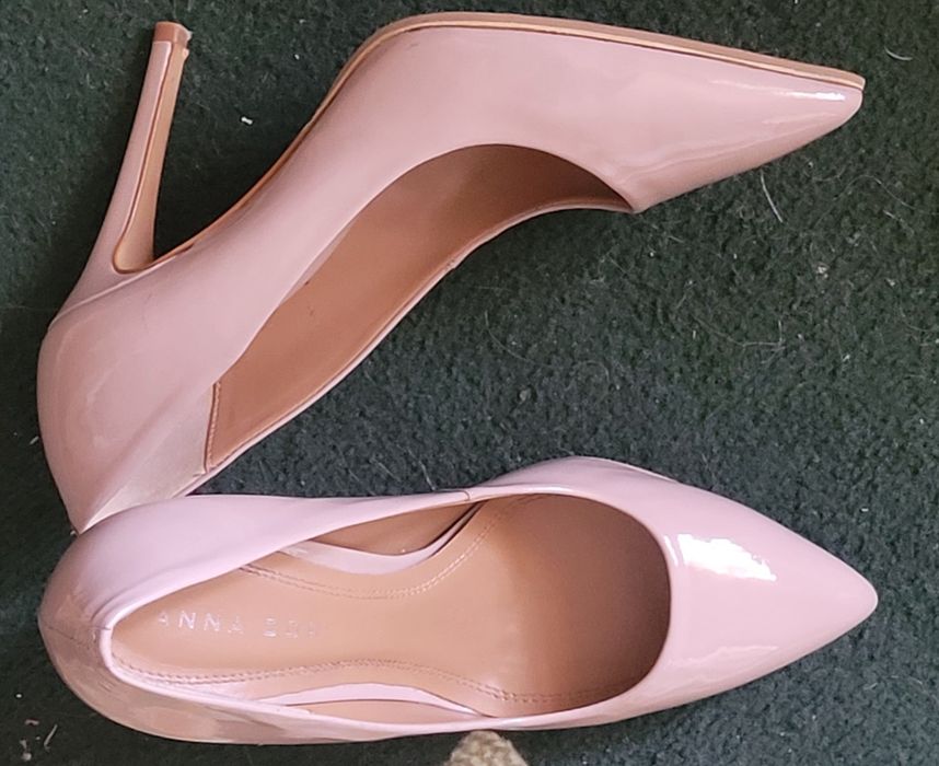 Pantofi stileto nude