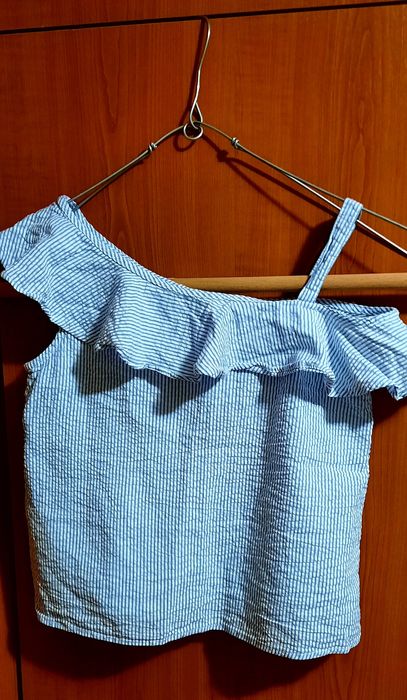 Bluza cu volane si un umar gol H&M 12-13 ani