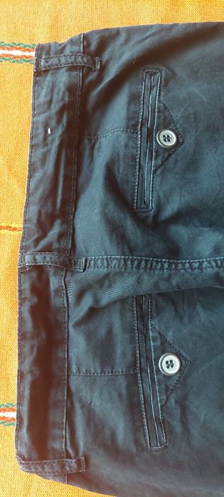 Мъжка бяла риза и два черни панталони