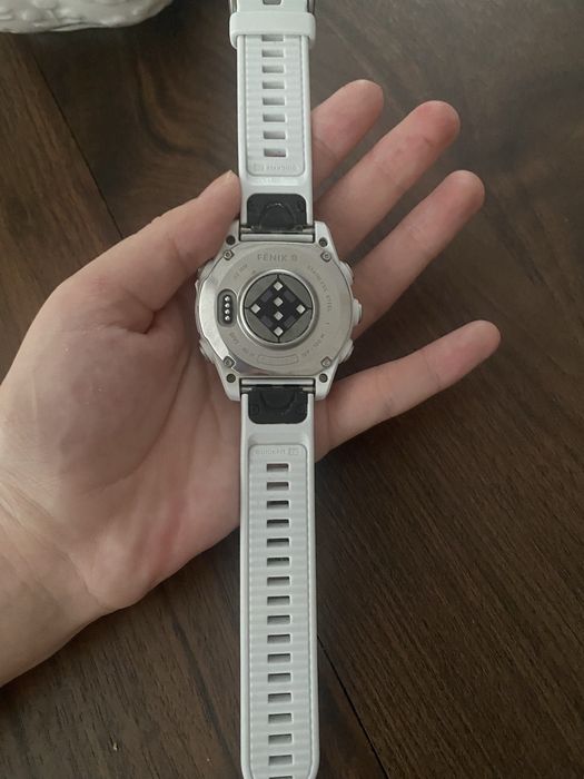 Часы Garmin Fenix 8