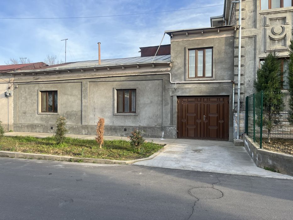 Uchtepa hondamirda uy sotiladi 4.2 sotiq