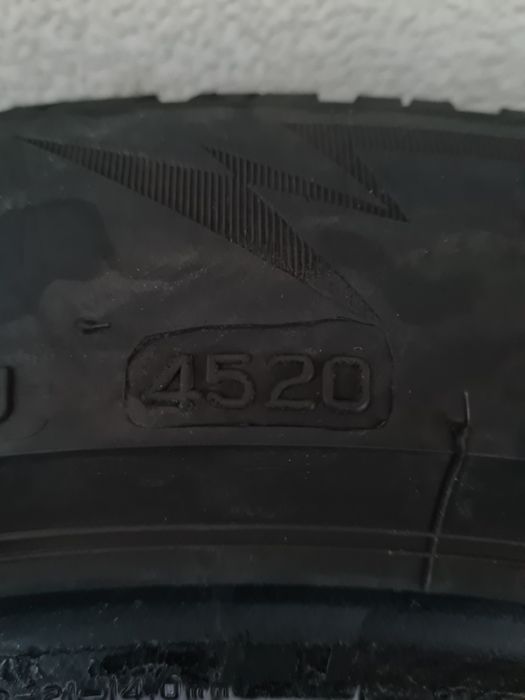 Зимни гуми 4 броя BRIDGESTONE Blizzak LM005 225 50 R17 дот 4520