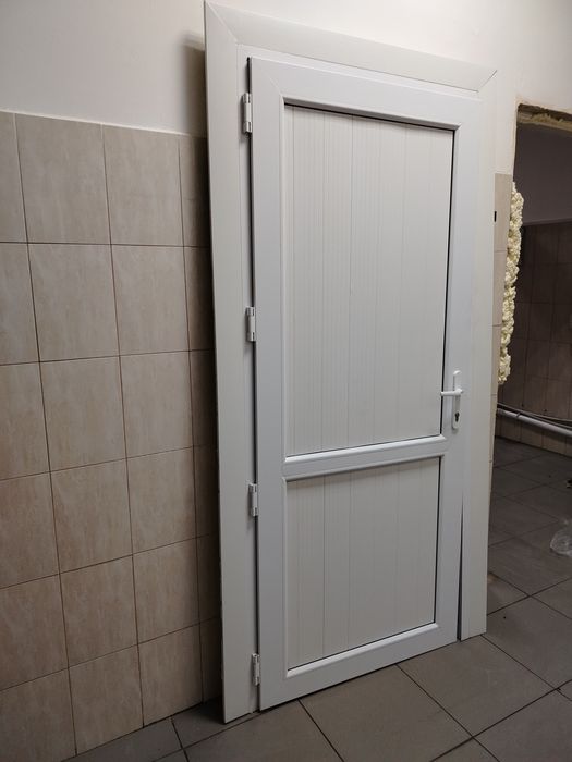 двери пластиковые