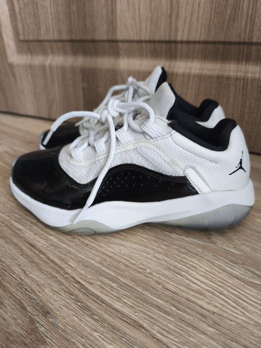 Детски маратонки Air Jordan UK4 5 EUR-37.5
